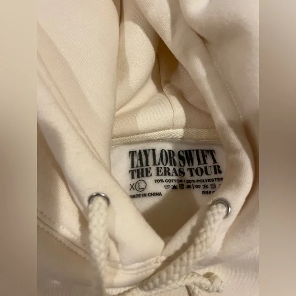 TAYLOR SWIFT ERAS TOUR HOODIE💕